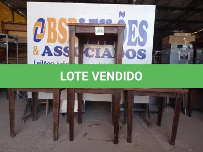 LOTE 019 - 04 MESAS EM MADEIRA MEDINDO 80X80CM. (NO ESTADO, NÃO SABEMOS SE FUNCIONA. LEILÃO NÃO TEM GARANTIA E NEM DEVOLUÇÃO).