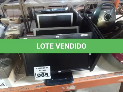 LOTE 085 - 06 MONITORES MARCAS E MODELOS DIVERSOS PARA RETIRADA DE PEÇAS. (NO ESTADO) ATENÇÃO! FAZER A VISITAÇÃO ANTES DE ARREMATAR, NÃO SABEMOS SE FUNCIONA. LEILÃO NÃO TEM GARANTIA E NEM DEVOLUÇÃO, SUJEITO A POSSÍVEIS AVARIAS VISÍVEIS/OCULTAS E/OU AUSÊNCIA DE COMPONENTES.