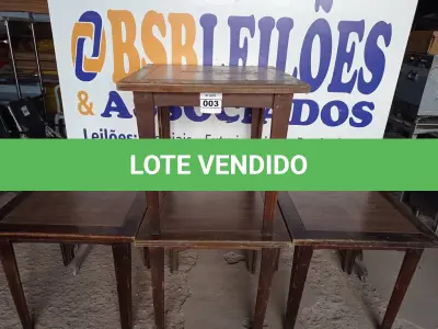 LOTE 003 - 04 MESAS EM MADEIRA MEDINDO 80X80CM. (NO ESTADO, NÃO SABEMOS SE FUNCIONA. LEILÃO NÃO TEM GARANTIA E NEM DEVOLUÇÃO).