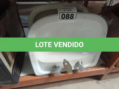 LOTE 088 - 02 CUBAS PARA LAVATÓRIO COM TORNEIRAS DE METAL COM ACIONAMENTO DUPLO. (NO ESTADO) ATENÇÃO! FAZER A VISITAÇÃO ANTES DE ARREMATAR, NÃO SABEMOS SE FUNCIONA. LEILÃO NÃO TEM GARANTIA E NEM DEVOLUÇÃO, SUJEITO A POSSÍVEIS AVARIAS VISÍVEIS/OCULTAS E/OU AUSÊNCIA DE COMPONENTES.