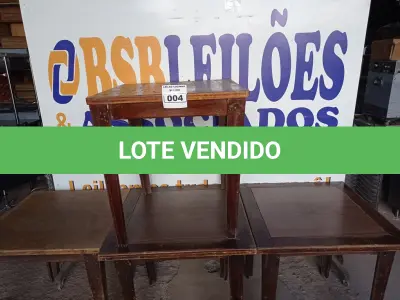 LOTE 004 - 04 MESAS EM MADEIRA MEDINDO 80X80CM. (NO ESTADO, NÃO SABEMOS SE FUNCIONA. LEILÃO NÃO TEM GARANTIA E NEM DEVOLUÇÃO).