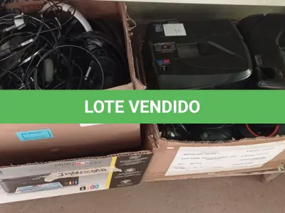 LOTE 129 - 02 RELÓGIOS DE PONTO, VÁRIOS FONES DE OUVIDO E VÁRIAS CAIXINHAS DE SOM PARA PC MARCAS E MODELOS DIVERSOS. (NO ESTADO) ATENÇÃO! FAZER A VISITAÇÃO ANTES DE ARREMATAR, NÃO SABEMOS SE FUNCIONA. LEILÃO NÃO TEM GARANTIA E NEM DEVOLUÇÃO, SUJEITO A POSSÍVEIS AVARIAS VISÍVEIS/OCULTAS E/OU AUSÊNCIA DE COMPONENTES.