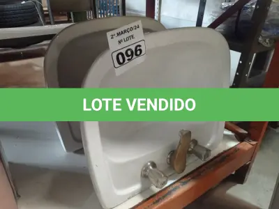 LOTE 096 - 02 CUBAS PARA LAVATÓRIO COM TORNEIRAS DE METAL COM ACIONAMENTO DUPLO. (NO ESTADO) ATENÇÃO! FAZER A VISITAÇÃO ANTES DE ARREMATAR, NÃO SABEMOS SE FUNCIONA. LEILÃO NÃO TEM GARANTIA E NEM DEVOLUÇÃO, SUJEITO A POSSÍVEIS AVARIAS VISÍVEIS/OCULTAS E/OU AUSÊNCIA DE COMPONENTES.