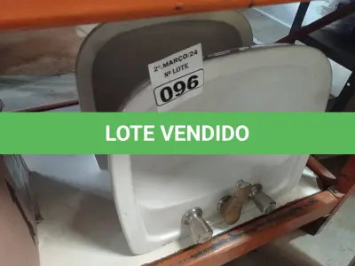 LOTE 096 - 02 CUBAS PARA LAVATÓRIO COM TORNEIRAS DE METAL COM ACIONAMENTO DUPLO. (NO ESTADO) ATENÇÃO! FAZER A VISITAÇÃO ANTES DE ARREMATAR, NÃO SABEMOS SE FUNCIONA. LEILÃO NÃO TEM GARANTIA E NEM DEVOLUÇÃO, SUJEITO A POSSÍVEIS AVARIAS VISÍVEIS/OCULTAS E/OU AUSÊNCIA DE COMPONENTES.