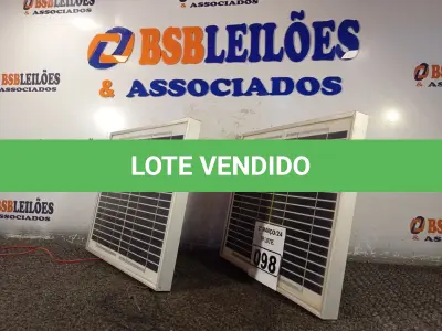 LOTE 098 - 02 PAINÉIS SOLARES 18V 10W. (NO ESTADO) ATENÇÃO! FAZER A VISITAÇÃO ANTES DE ARREMATAR, NÃO SABEMOS SE FUNCIONA. LEILÃO NÃO TEM GARANTIA E NEM DEVOLUÇÃO, SUJEITO A POSSÍVEIS AVARIAS VISÍVEIS/OCULTAS E/OU AUSÊNCIA DE COMPONENTES.