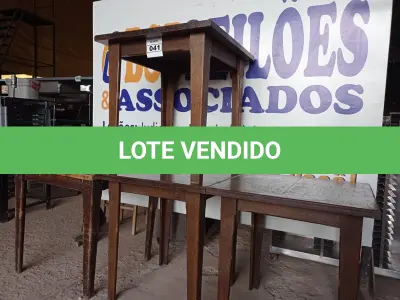 LOTE 041 - 04 MESAS DE MADEIRA MEDINDO 80CMX80CM. (NO ESTADO, NÃO SABEMOS SE FUNCIONA. LEILÃO NÃO TEM GARANTIA E NEM DEVOLUÇÃO).