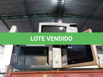 LOTE 045 - 03 MICRO-ONDAS MARCAS E MODELOS DIVERSOS. (NO ESTADO) ATENÇÃO! FAZER A VISITAÇÃO ANTES DE ARREMATAR, NÃO SABEMOS SE FUNCIONA. LEILÃO NÃO TEM GARANTIA E NEM DEVOLUÇÃO, SUJEITO A POSSÍVEIS AVARIAS VISÍVEIS/OCULTAS E/OU AUSÊNCIA DE COMPONENTES.