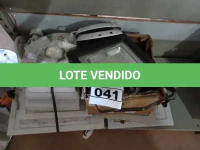 LOTE 041 - 01 LOTE COM VÁRIAS LUMINÁRIAS MARCAS E MODELOS DIVERSOS. (NO ESTADO) ATENÇÃO! FAZER A VISITAÇÃO ANTES DE ARREMATAR, NÃO SABEMOS SE FUNCIONA. LEILÃO NÃO TEM GARANTIA E NEM DEVOLUÇÃO, SUJEITO A POSSÍVEIS AVARIAS VISÍVEIS/OCULTAS E/OU AUSÊNCIA DE COMPONENTES.