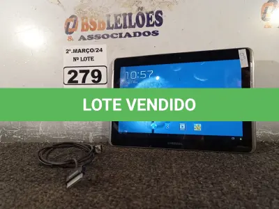 LOTE 279 - 01 TABLET SAMSUNG TAB2 TELA 10.1” COM CABO. (NO ESTADO) ATENÇÃO! FAZER A VISITAÇÃO ANTES DE ARREMATAR, NÃO SABEMOS SE FUNCIONA. LEILÃO NÃO TEM GARANTIA E NEM DEVOLUÇÃO, SUJEITO A POSSÍVEIS AVARIAS VISÍVEIS/OCULTAS E/OU AUSÊNCIA DE COMPONENTES.