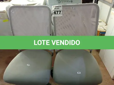 LOTE 477 - 02 CADEIRAS DE ESCRITÓRIO COM BASES GIRATÓRIAS. (NO ESTADO) ATENÇÃO! FAZER A VISITAÇÃO ANTES DE ARREMATAR, NÃO SABEMOS SE FUNCIONA. LEILÃO NÃO TEM GARANTIA E NEM DEVOLUÇÃO, SUJEITO A POSSÍVEIS AVARIAS VISÍVEIS/OCULTAS E/OU AUSÊNCIA DE COMPONENTES.