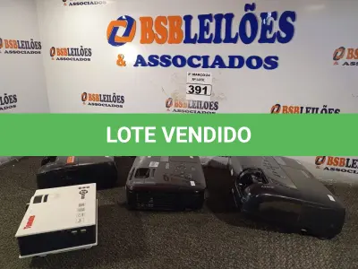 LOTE 391 - 04 PROJETORES MULTIMIDIA MARCAS E MODELOS DIVERSOS PARA RETIRADA DE PEÇAS. (NO ESTADO) ATENÇÃO! FAZER A VISITAÇÃO ANTES DE ARREMATAR, NÃO SABEMOS SE FUNCIONA. LEILÃO NÃO TEM GARANTIA E NEM DEVOLUÇÃO, SUJEITO A POSSÍVEIS AVARIAS VISÍVEIS/OCULTAS E/OU AUSÊNCIA DE COMPONENTES.