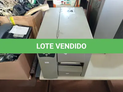 LOTE 324 - 01 IMPRESSORA DE ETIQUETAS MARCA ZEBRA. (NO ESTADO) ATENÇÃO! FAZER A VISITAÇÃO ANTES DE ARREMATAR, NÃO SABEMOS SE FUNCIONA. LEILÃO NÃO TEM GARANTIA E NEM DEVOLUÇÃO, SUJEITO A POSSÍVEIS AVARIAS VISÍVEIS/OCULTAS E/OU AUSÊNCIA DE COMPONENTES.