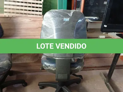 LOTE 452 - 01 CADEIRA DE ESCRITÓRIO COM BASE GIRATÓRIA. (NO ESTADO) ATENÇÃO! FAZER A VISITAÇÃO ANTES DE ARREMATAR, NÃO SABEMOS SE FUNCIONA. LEILÃO NÃO TEM GARANTIA E NEM DEVOLUÇÃO, SUJEITO A POSSÍVEIS AVARIAS VISÍVEIS/OCULTAS E/OU AUSÊNCIA DE COMPONENTES.