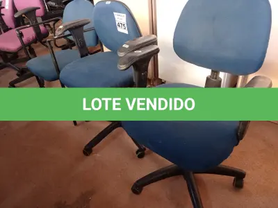 LOTE 475 - 03 CADEIRAS DE ESCRITÓRIO SENDO 01 COM BASE FIXA. (NO ESTADO) ATENÇÃO! FAZER A VISITAÇÃO ANTES DE ARREMATAR, NÃO SABEMOS SE FUNCIONA. LEILÃO NÃO TEM GARANTIA E NEM DEVOLUÇÃO, SUJEITO A POSSÍVEIS AVARIAS VISÍVEIS/OCULTAS E/OU AUSÊNCIA DE COMPONENTES.