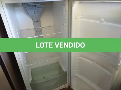 LOTE 466 - 01 GELADEIRA MARCA CÔNSUL 220V. (NO ESTADO) ATENÇÃO! FAZER A VISITAÇÃO ANTES DE ARREMATAR, NÃO SABEMOS SE FUNCIONA. LEILÃO NÃO TEM GARANTIA E NEM DEVOLUÇÃO, SUJEITO A POSSÍVEIS AVARIAS VISÍVEIS/OCULTAS E/OU AUSÊNCIA DE COMPONENTES.