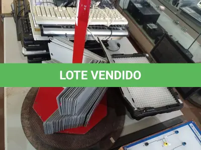LOTE 318 - 01 TOTEM PARA SENHA, VÁRIOS DISCOS DE CORTE, VÁRIAS CANTONEIRAS DE FERRO E 02 LUMINÁRIAS DE LED. (NO ESTADO) ATENÇÃO! FAZER A VISITAÇÃO ANTES DE ARREMATAR, NÃO SABEMOS SE FUNCIONA. LEILÃO NÃO TEM GARANTIA E NEM DEVOLUÇÃO, SUJEITO A POSSÍVEIS AVARIAS VISÍVEIS/OCULTAS E/OU AUSÊNCIA DE COMPONENTES.