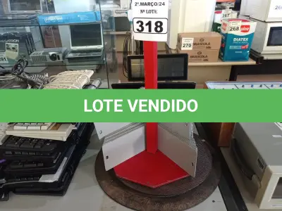 LOTE 318 - 01 TOTEM PARA SENHA, VÁRIOS DISCOS DE CORTE, VÁRIAS CANTONEIRAS DE FERRO E 02 LUMINÁRIAS DE LED. (NO ESTADO) ATENÇÃO! FAZER A VISITAÇÃO ANTES DE ARREMATAR, NÃO SABEMOS SE FUNCIONA. LEILÃO NÃO TEM GARANTIA E NEM DEVOLUÇÃO, SUJEITO A POSSÍVEIS AVARIAS VISÍVEIS/OCULTAS E/OU AUSÊNCIA DE COMPONENTES.