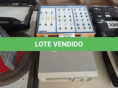 LOTE 319 - 01 MODULO DE COMUTAÇÃO E 01 OSCILOSCÓPIO. (NO ESTADO) ATENÇÃO! FAZER A VISITAÇÃO ANTES DE ARREMATAR, NÃO SABEMOS SE FUNCIONA. LEILÃO NÃO TEM GARANTIA E NEM DEVOLUÇÃO, SUJEITO A POSSÍVEIS AVARIAS VISÍVEIS/OCULTAS E/OU AUSÊNCIA DE COMPONENTES.