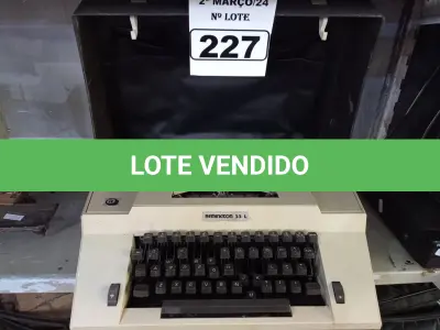 LOTE 227 - 01 MÁQUINA DE ESCREVER REMINETON 55L. (NO ESTADO) ATENÇÃO! FAZER A VISITAÇÃO ANTES DE ARREMATAR, NÃO SABEMOS SE FUNCIONA. LEILÃO NÃO TEM GARANTIA E NEM DEVOLUÇÃO, SUJEITO A POSSÍVEIS AVARIAS VISÍVEIS/OCULTAS E/OU AUSÊNCIA DE COMPONENTES.