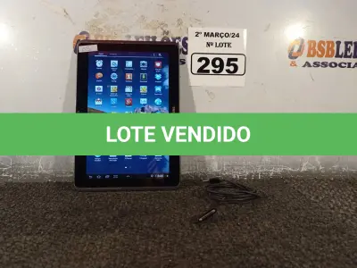 LOTE 295 - 01 TABLET SAMSUNG TAB2 TELA 10.1” COM CABO. (NO ESTADO) ATENÇÃO! FAZER A VISITAÇÃO ANTES DE ARREMATAR, NÃO SABEMOS SE FUNCIONA. LEILÃO NÃO TEM GARANTIA E NEM DEVOLUÇÃO, SUJEITO A POSSÍVEIS AVARIAS VISÍVEIS/OCULTAS E/OU AUSÊNCIA DE COMPONENTES.