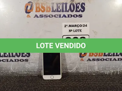 LOTE 303 - 01 CELULAR IPHONE PARA RETIRADA DE PEÇAS. (NO ESTADO) ATENÇÃO! FAZER A VISITAÇÃO ANTES DE ARREMATAR, NÃO SABEMOS SE FUNCIONA. LEILÃO NÃO TEM GARANTIA E NEM DEVOLUÇÃO, SUJEITO A POSSÍVEIS AVARIAS VISÍVEIS/OCULTAS E/OU AUSÊNCIA DE COMPONENTES.