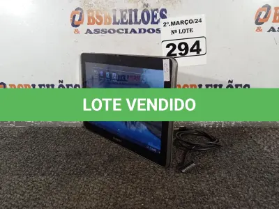 LOTE 294 - 01 TABLET SAMSUNG TAB2 TELA 10.1” COM CABO. (NO ESTADO) ATENÇÃO! FAZER A VISITAÇÃO ANTES DE ARREMATAR, NÃO SABEMOS SE FUNCIONA. LEILÃO NÃO TEM GARANTIA E NEM DEVOLUÇÃO, SUJEITO A POSSÍVEIS AVARIAS VISÍVEIS/OCULTAS E/OU AUSÊNCIA DE COMPONENTES.