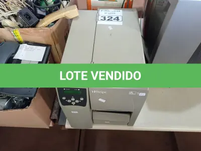 LOTE 324 - 01 IMPRESSORA DE ETIQUETAS MARCA ZEBRA. (NO ESTADO) ATENÇÃO! FAZER A VISITAÇÃO ANTES DE ARREMATAR, NÃO SABEMOS SE FUNCIONA. LEILÃO NÃO TEM GARANTIA E NEM DEVOLUÇÃO, SUJEITO A POSSÍVEIS AVARIAS VISÍVEIS/OCULTAS E/OU AUSÊNCIA DE COMPONENTES.