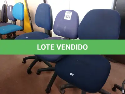 LOTE 473 - 03 CADEIRAS DE ESCRITÓRIO COM BASE GIRATÓRIA. (NO ESTADO) ATENÇÃO! FAZER A VISITAÇÃO ANTES DE ARREMATAR, NÃO SABEMOS SE FUNCIONA. LEILÃO NÃO TEM GARANTIA E NEM DEVOLUÇÃO, SUJEITO A POSSÍVEIS AVARIAS VISÍVEIS/OCULTAS E/OU AUSÊNCIA DE COMPONENTES.