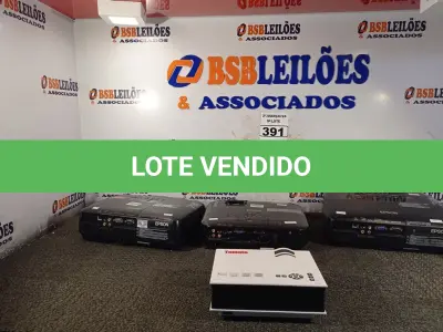 LOTE 391 - 04 PROJETORES MULTIMIDIA MARCAS E MODELOS DIVERSOS PARA RETIRADA DE PEÇAS. (NO ESTADO) ATENÇÃO! FAZER A VISITAÇÃO ANTES DE ARREMATAR, NÃO SABEMOS SE FUNCIONA. LEILÃO NÃO TEM GARANTIA E NEM DEVOLUÇÃO, SUJEITO A POSSÍVEIS AVARIAS VISÍVEIS/OCULTAS E/OU AUSÊNCIA DE COMPONENTES.