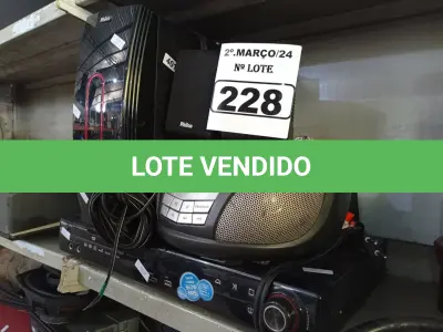 LOTE 228 - 01 DVD HOME THEATER E 01 APARELHO DE SOM. (NO ESTADO) ATENÇÃO! FAZER A VISITAÇÃO ANTES DE ARREMATAR, NÃO SABEMOS SE FUNCIONA. LEILÃO NÃO TEM GARANTIA E NEM DEVOLUÇÃO, SUJEITO A POSSÍVEIS AVARIAS VISÍVEIS/OCULTAS E/OU AUSÊNCIA DE COMPONENTES.