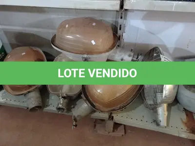LOTE 435 - 07 LUMINÁRIAS DE POSTE DE ILUMINAÇÃO PÚBLICA. (NO ESTADO) ATENÇÃO! FAZER A VISITAÇÃO ANTES DE ARREMATAR, NÃO SABEMOS SE FUNCIONA. LEILÃO NÃO TEM GARANTIA E NEM DEVOLUÇÃO, SUJEITO A POSSÍVEIS AVARIAS VISÍVEIS/OCULTAS E/OU AUSÊNCIA DE COMPONENTES.