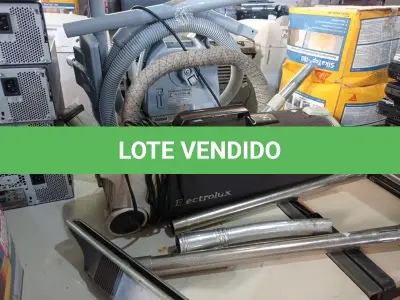 LOTE 328 - 02 ASPIRADORES DE PÓ MARCAS E MODELOS DIVERSOS. (NO ESTADO) ATENÇÃO! FAZER A VISITAÇÃO ANTES DE ARREMATAR, NÃO SABEMOS SE FUNCIONA. LEILÃO NÃO TEM GARANTIA E NEM DEVOLUÇÃO, SUJEITO A POSSÍVEIS AVARIAS VISÍVEIS/OCULTAS E/OU AUSÊNCIA DE COMPONENTES.