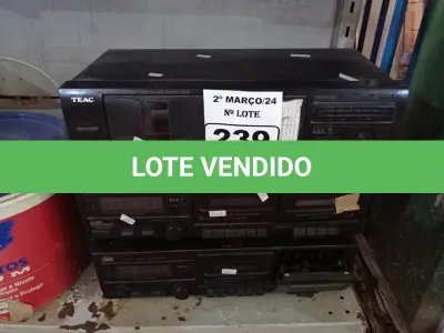 LOTE 239 - 03 STÉREO CASSETE DECK MARCAS E MODELOS DIVERSOS. (NO ESTADO) ATENÇÃO! FAZER A VISITAÇÃO ANTES DE ARREMATAR, NÃO SABEMOS SE FUNCIONA. LEILÃO NÃO TEM GARANTIA E NEM DEVOLUÇÃO, SUJEITO A POSSÍVEIS AVARIAS VISÍVEIS/OCULTAS E/OU AUSÊNCIA DE COMPONENTES.
