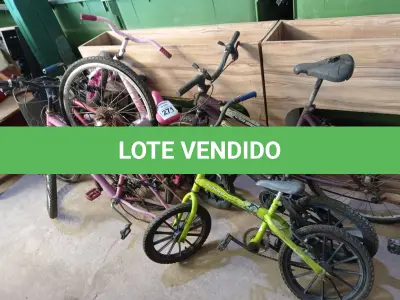 LOTE 271 - 01 LOTE COM VÁRIAS BICICLETAS MARCAS E MODELOS DIVERSOS. (NO ESTADO) ATENÇÃO! FAZER A VISITAÇÃO ANTES DE ARREMATAR, NÃO SABEMOS SE FUNCIONA. LEILÃO NÃO TEM GARANTIA E NEM DEVOLUÇÃO, SUJEITO A POSSÍVEIS AVARIAS VISÍVEIS/OCULTAS E/OU AUSÊNCIA DE COMPONENTES.