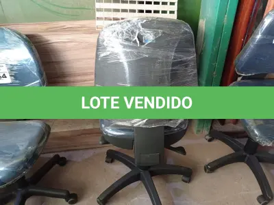 LOTE 453 - 01 CADEIRA DE ESCRITÓRIO COM BASE GIRATÓRIA. (NO ESTADO) ATENÇÃO! FAZER A VISITAÇÃO ANTES DE ARREMATAR, NÃO SABEMOS SE FUNCIONA. LEILÃO NÃO TEM GARANTIA E NEM DEVOLUÇÃO, SUJEITO A POSSÍVEIS AVARIAS VISÍVEIS/OCULTAS E/OU AUSÊNCIA DE COMPONENTES.