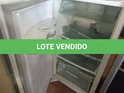 LOTE 305 - 01 GELADEIRA MARCA BRASTEMP 220V. (NO ESTADO) ATENÇÃO! FAZER A VISITAÇÃO ANTES DE ARREMATAR, NÃO SABEMOS SE FUNCIONA. LEILÃO NÃO TEM GARANTIA E NEM DEVOLUÇÃO, SUJEITO A POSSÍVEIS AVARIAS VISÍVEIS/OCULTAS E/OU AUSÊNCIA DE COMPONENTES.
