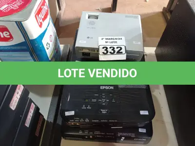 LOTE 332 - 04 PROJETORES MULTIMIDIA MARCAS E MODELOS DIVERSOS PARA RETIRADA DE PEÇAS. (NO ESTADO) ATENÇÃO! FAZER A VISITAÇÃO ANTES DE ARREMATAR, NÃO SABEMOS SE FUNCIONA. LEILÃO NÃO TEM GARANTIA E NEM DEVOLUÇÃO, SUJEITO A POSSÍVEIS AVARIAS VISÍVEIS/OCULTAS E/OU AUSÊNCIA DE COMPONENTES.