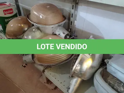 LOTE 435 - 07 LUMINÁRIAS DE POSTE DE ILUMINAÇÃO PÚBLICA. (NO ESTADO) ATENÇÃO! FAZER A VISITAÇÃO ANTES DE ARREMATAR, NÃO SABEMOS SE FUNCIONA. LEILÃO NÃO TEM GARANTIA E NEM DEVOLUÇÃO, SUJEITO A POSSÍVEIS AVARIAS VISÍVEIS/OCULTAS E/OU AUSÊNCIA DE COMPONENTES.