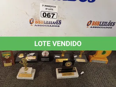 LOTE 067 - 01 LOTE COM PLACAS COMEMORATIVAS DIVERSAS. (NO ESTADO) ATENÇÃO! FAZER A VISITAÇÃO ANTES DE ARREMATAR, NÃO SABEMOS SE FUNCIONA. LEILÃO NÃO TEM GARANTIA E NEM DEVOLUÇÃO, SUJEITO A POSSÍVEIS AVARIAS VISÍVEIS/OCULTAS E/OU AUSÊNCIA DE COMPONENTES.