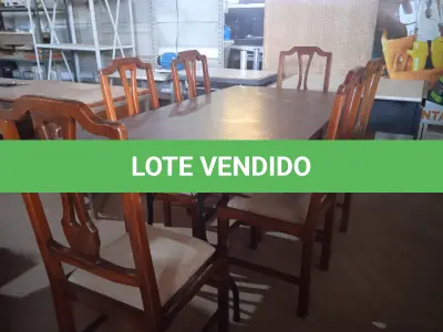 LOTE 526 - 1 MESA C/ 06 CADEIRAS BASE DE FERRO DOBRÁVEL E TAMPO EM MADEIRA. (NO ESTADO) ATENÇÃO! FAZER A VISITAÇÃO ANTES DE ARREMATAR, NÃO SABEMOS SE FUNCIONA. LEILÃO NÃO TEM GARANTIA E NEM DEVOLUÇÃO, SUJEITO A POSSÍVEIS AVARIAS VISÍVEIS/OCULTAS E/OU AUSÊNCIA DE COMPONENTES.