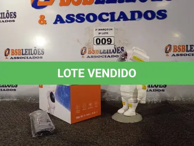 LOTE 009 - 01 PROJETOR ASTRONAUTA GALÁXIA DE LUZES. (NO ESTADO) ATENÇÃO! FAZER A VISITAÇÃO ANTES DE ARREMATAR, NÃO SABEMOS SE FUNCIONA. LEILÃO NÃO TEM GARANTIA E NEM DEVOLUÇÃO, SUJEITO A POSSÍVEIS AVARIAS VISÍVEIS/OCULTAS E/OU AUSÊNCIA DE COMPONENTES.