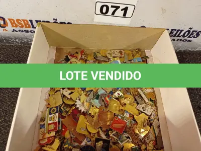 LOTE 071 - 01 LOTE COM VÁRIOS BROCHES EM METAL DIVERSOS. (NO ESTADO) ATENÇÃO! FAZER A VISITAÇÃO ANTES DE ARREMATAR, NÃO SABEMOS SE FUNCIONA. LEILÃO NÃO TEM GARANTIA E NEM DEVOLUÇÃO, SUJEITO A POSSÍVEIS AVARIAS VISÍVEIS/OCULTAS E/OU AUSÊNCIA DE COMPONENTES.