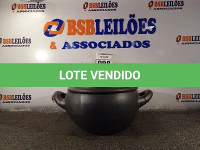 LOTE 098 - 01 PANELA DE BARRO. (NO ESTADO) ATENÇÃO! FAZER A VISITAÇÃO ANTES DE ARREMATAR, NÃO SABEMOS SE FUNCIONA. LEILÃO NÃO TEM GARANTIA E NEM DEVOLUÇÃO, SUJEITO A POSSÍVEIS AVARIAS VISÍVEIS/OCULTAS E/OU AUSÊNCIA DE COMPONENTES.