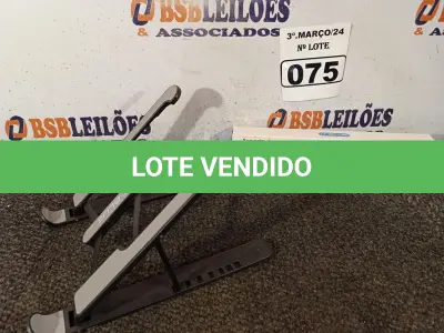 LOTE 075 - 01 SUPORTE DE MESA PARA NOTEBOOK. (NO ESTADO) ATENÇÃO! FAZER A VISITAÇÃO ANTES DE ARREMATAR, NÃO SABEMOS SE FUNCIONA. LEILÃO NÃO TEM GARANTIA E NEM DEVOLUÇÃO, SUJEITO A POSSÍVEIS AVARIAS VISÍVEIS/OCULTAS E/OU AUSÊNCIA DE COMPONENTES.
