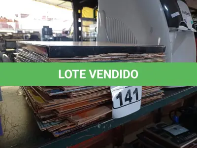 LOTE 141 - 01 LOTE COM VÁRIOS DISCOS DE VINIL. (NO ESTADO) ATENÇÃO! FAZER A VISITAÇÃO ANTES DE ARREMATAR, NÃO SABEMOS SE FUNCIONA. LEILÃO NÃO TEM GARANTIA E NEM DEVOLUÇÃO, SUJEITO A POSSÍVEIS AVARIAS VISÍVEIS/OCULTAS E/OU AUSÊNCIA DE COMPONENTES.