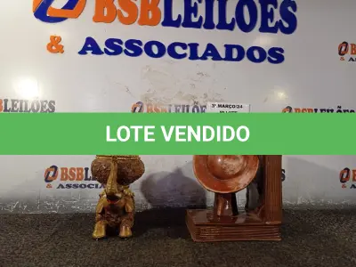 LOTE 055 - 02 ESCULTURAS. (NO ESTADO) ATENÇÃO! FAZER A VISITAÇÃO ANTES DE ARREMATAR, NÃO SABEMOS SE FUNCIONA. LEILÃO NÃO TEM GARANTIA E NEM DEVOLUÇÃO, SUJEITO A POSSÍVEIS AVARIAS VISÍVEIS/OCULTAS E/OU AUSÊNCIA DE COMPONENTES.