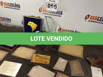 LOTE 066 - 01 LOTE COM VÁRIAS PLACAS COMEMORATIVAS. (NO ESTADO) ATENÇÃO! FAZER A VISITAÇÃO ANTES DE ARREMATAR, NÃO SABEMOS SE FUNCIONA. LEILÃO NÃO TEM GARANTIA E NEM DEVOLUÇÃO, SUJEITO A POSSÍVEIS AVARIAS VISÍVEIS/OCULTAS E/OU AUSÊNCIA DE COMPONENTES.
