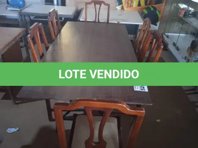 LOTE 526 - 1 MESA C/ 06 CADEIRAS BASE DE FERRO DOBRÁVEL E TAMPO EM MADEIRA. (NO ESTADO) ATENÇÃO! FAZER A VISITAÇÃO ANTES DE ARREMATAR, NÃO SABEMOS SE FUNCIONA. LEILÃO NÃO TEM GARANTIA E NEM DEVOLUÇÃO, SUJEITO A POSSÍVEIS AVARIAS VISÍVEIS/OCULTAS E/OU AUSÊNCIA DE COMPONENTES.