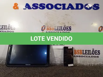 LOTE 072 - 01 CELULAR E 01 TABLET MARCAS E MODELOS DIVERSOS PARA RETIRADA DE PEÇAS. (NO ESTADO) ATENÇÃO! FAZER A VISITAÇÃO ANTES DE ARREMATAR, NÃO SABEMOS SE FUNCIONA. LEILÃO NÃO TEM GARANTIA E NEM DEVOLUÇÃO, SUJEITO A POSSÍVEIS AVARIAS VISÍVEIS/OCULTAS E/OU AUSÊNCIA DE COMPONENTES.