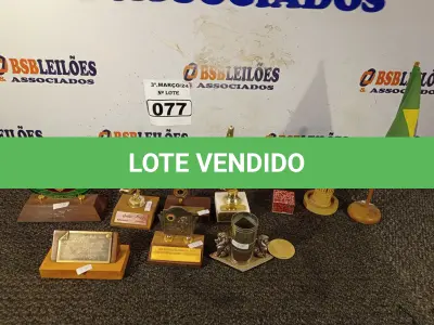LOTE 077 - 01 LOTE COM ENFEITES DIVERSOS. (NO ESTADO) ATENÇÃO! FAZER A VISITAÇÃO ANTES DE ARREMATAR, NÃO SABEMOS SE FUNCIONA. LEILÃO NÃO TEM GARANTIA E NEM DEVOLUÇÃO, SUJEITO A POSSÍVEIS AVARIAS VISÍVEIS/OCULTAS E/OU AUSÊNCIA DE COMPONENTES.